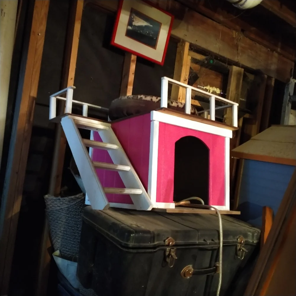 Custom small dog house.